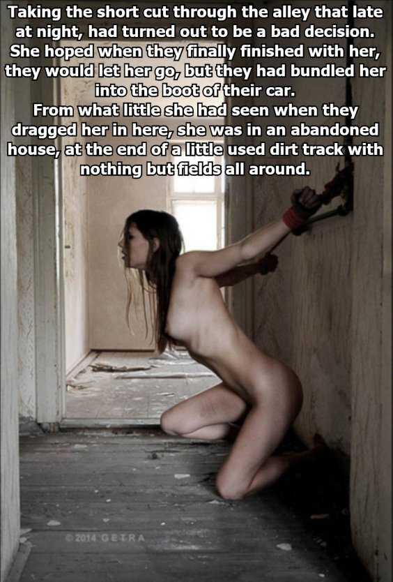 Унижение голые в заброшенных зданиях