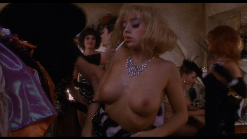 Голая бег через барьеры голая