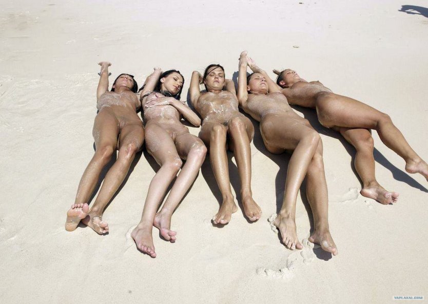 Ебущиеся парочки на пляже