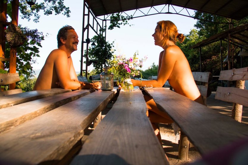 Фильм про нудистский лагерь