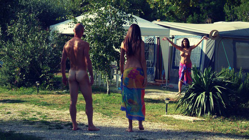 Голые женщины на нудистких пляжах