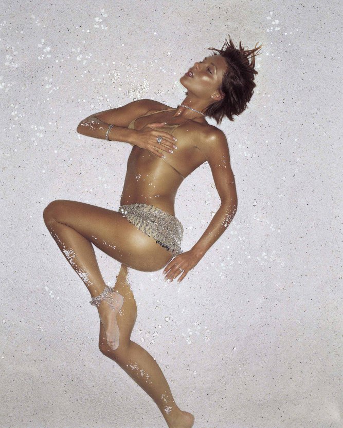 Victoria Beckham топлесс