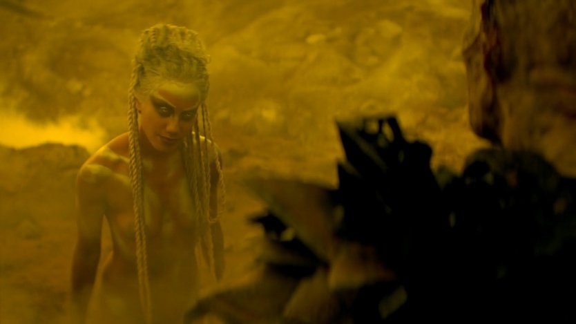 Голые молодые мулатки на природе