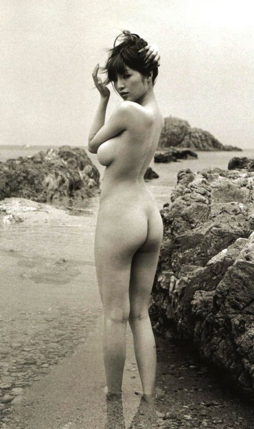 Голая грудь Мэрилин Монро