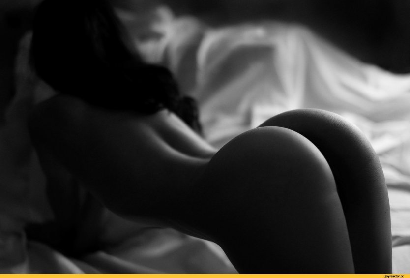 Голые попы черно белое