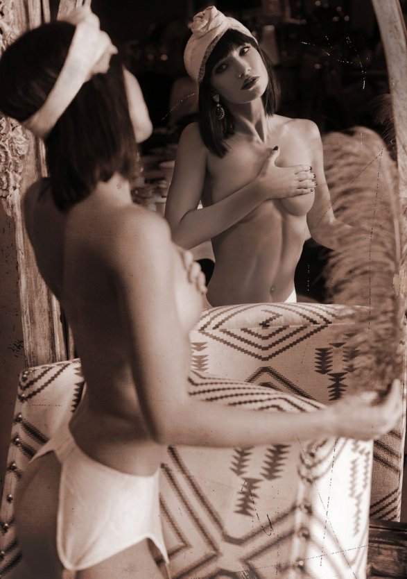 Голая Крюкова Караван историй