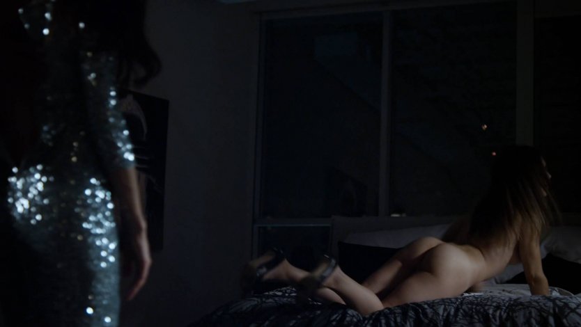 Сара Линд грудь