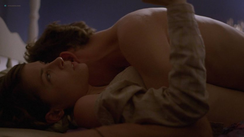 Фото голой Сара Дежарден 18 +