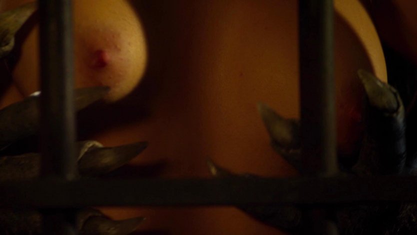 Сара Линд разделась в кино