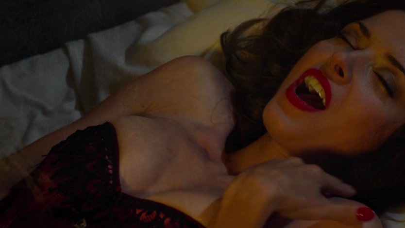 Фото обольстительная Линда голышом