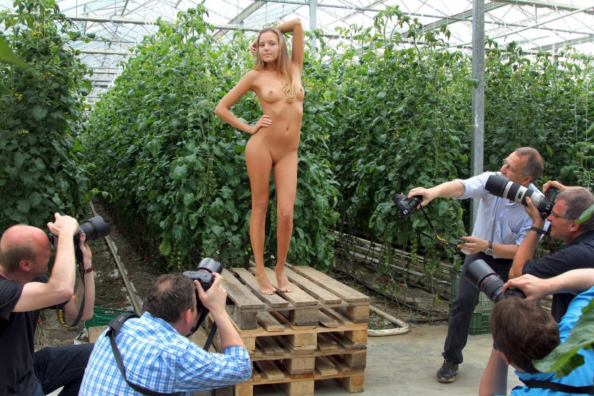 Катя Кловер в общественных местах