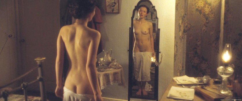 Эмили Джейн Браунинг ню