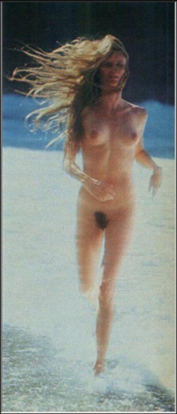 Актриса Ким Бейсингер голая