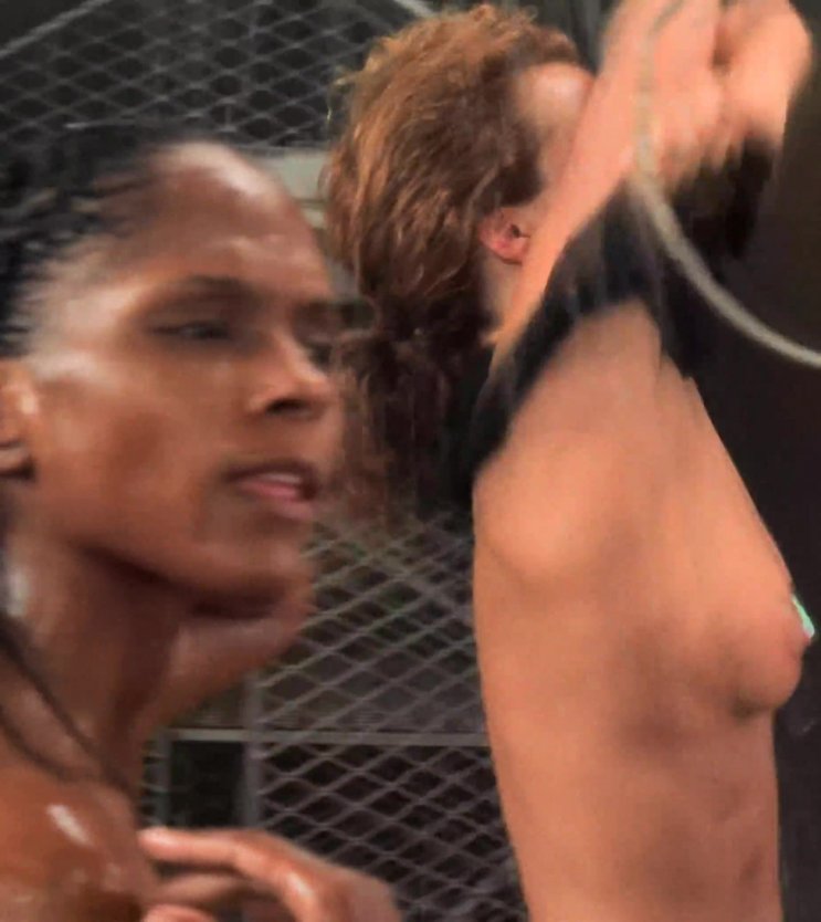 Поппи Монтгомери сиськи