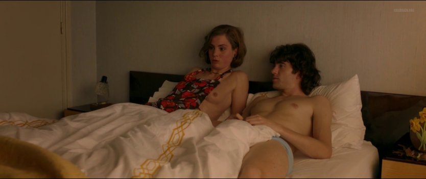 Ханна Мюррей разделась