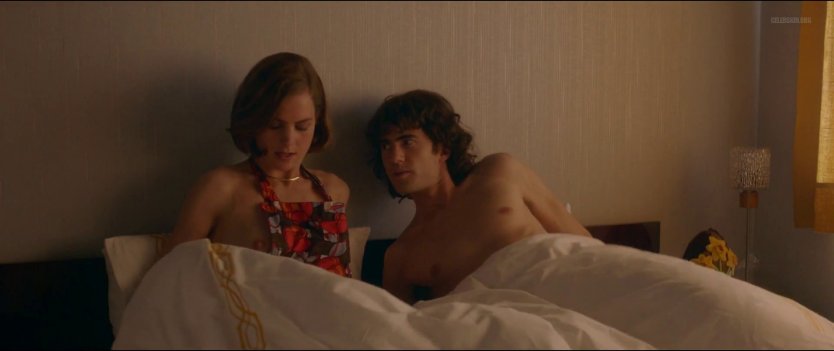 Джули Энн Эмери топлесс