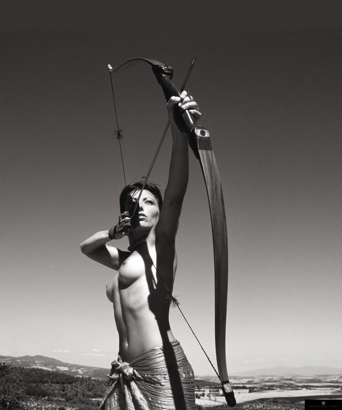 Голая эльфийка лучница