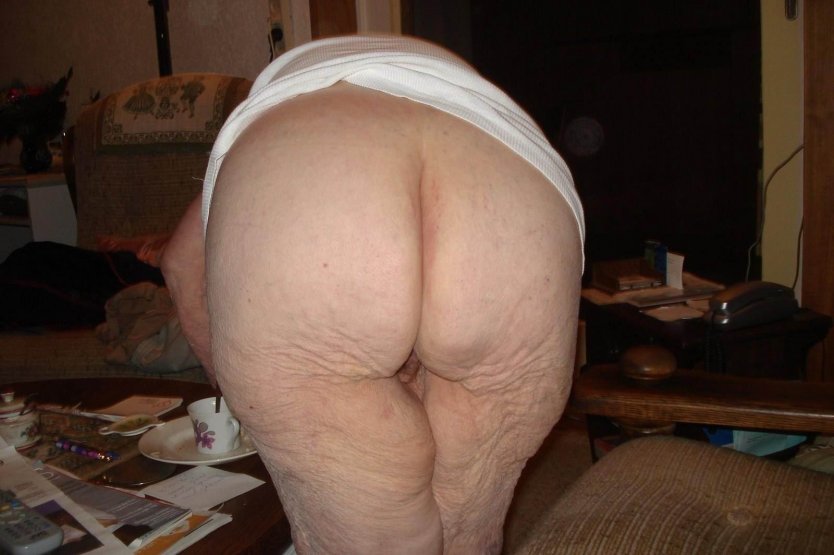 Зрелые целлюлитные попы