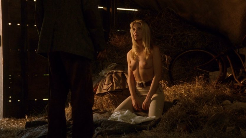 Ольга Ломоносова разделась