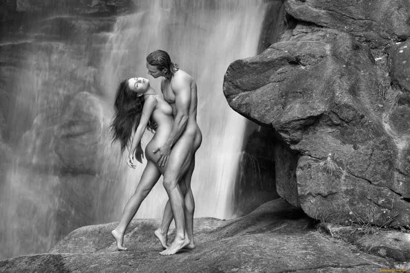 Голый парень черно белое