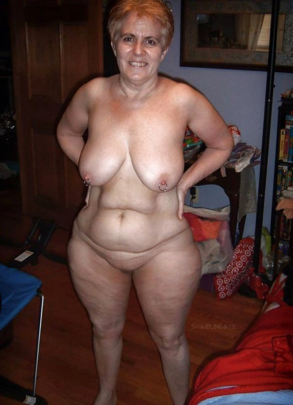 Голые зрелые с широкими бедрами