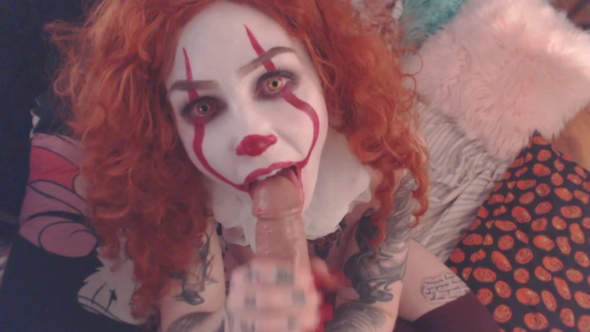 Голый косплей ПЕННИВАЙЗ