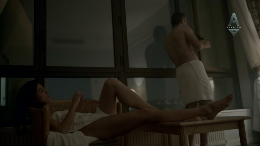 Голая Шанола Хэмптон в сериале «Бесстыдники», 2011