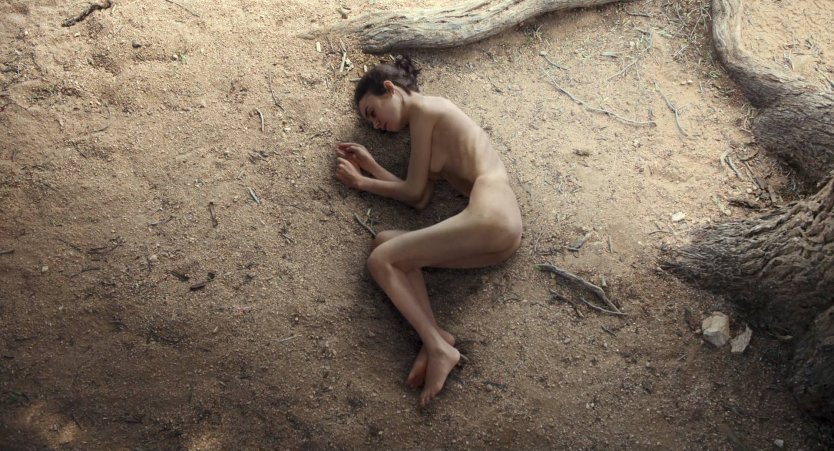 Лили Коллинз голая в фильме