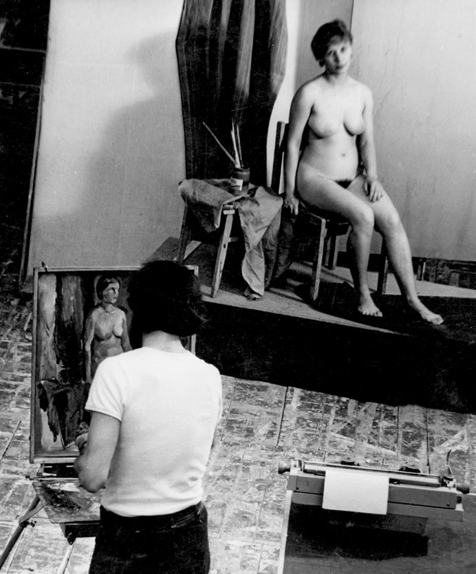Голые натурщицы в художественных студиях