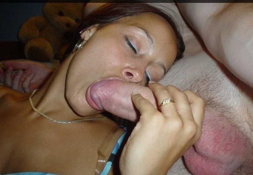 Спящей хуй в рот домашнее