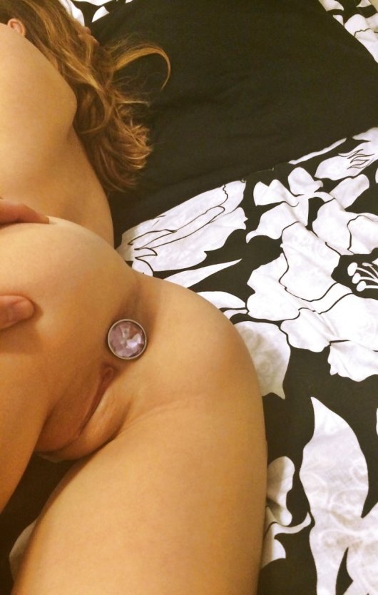 Райли Рид анальная затычка