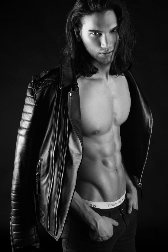 Голые Длинноволосые парни