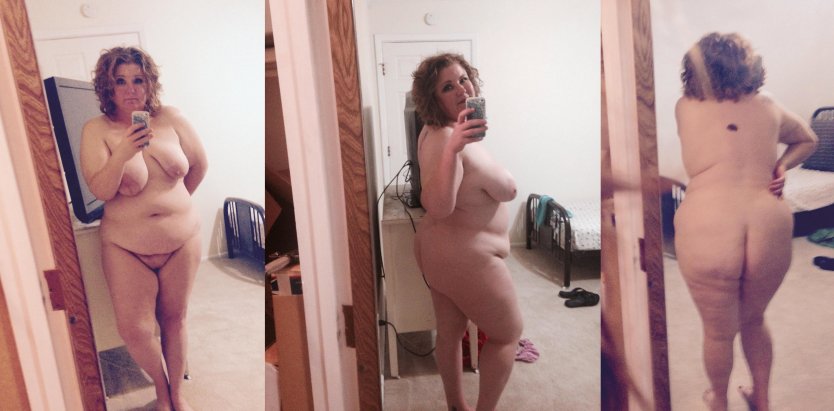 Женщина в возрасте ню селфи во время переодевания