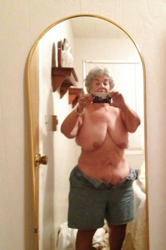 Селфи старых женщин ню