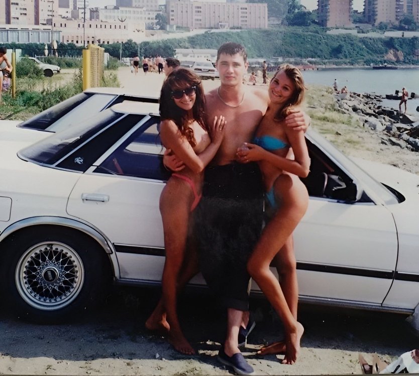 Девушка из 90-ых