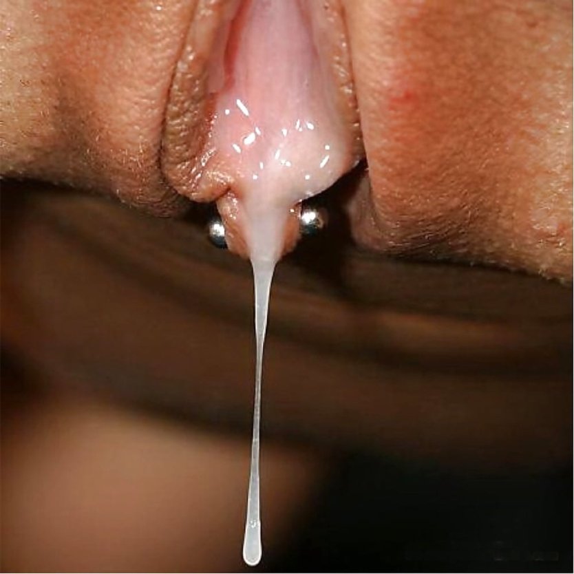 Парень кончает девушке в вагину