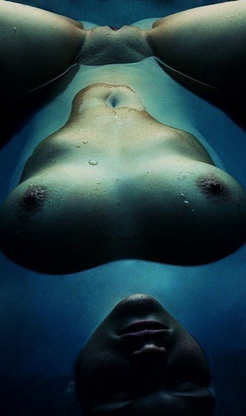 Необычные голые женщины