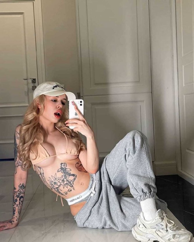 Инста самка