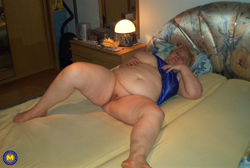 Старые толстухи в постели