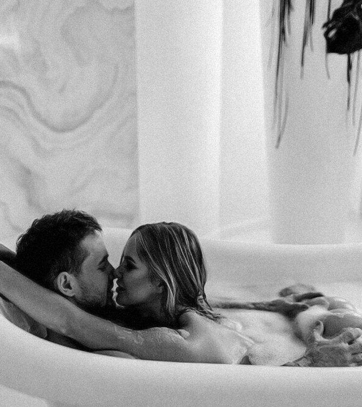 Влюбленные в ванной