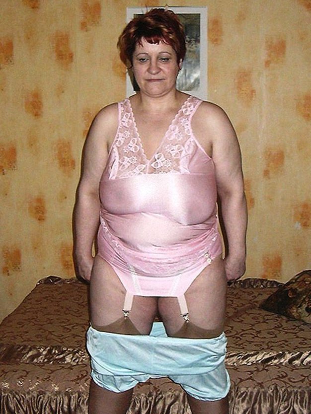 Голые пожилые женщины в панталонах