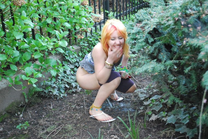 Девочки писсинг на даче