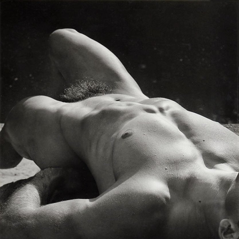 Красивое голое тело мужчины