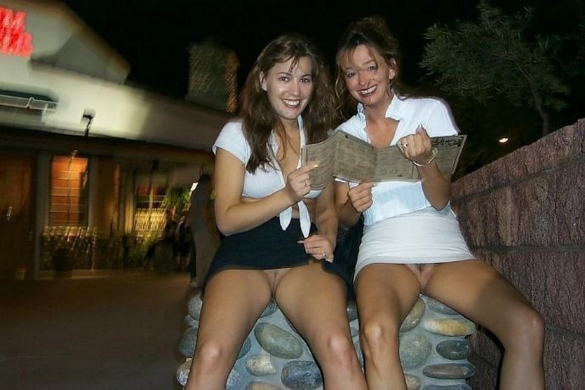 Пьяные девушки без трусиков