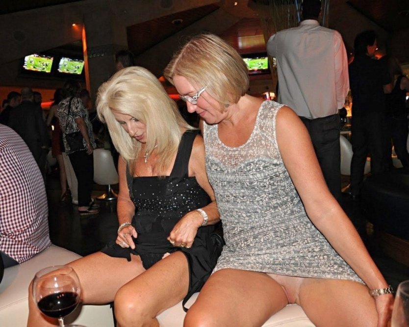 Вечеринка у девочек без трусиков