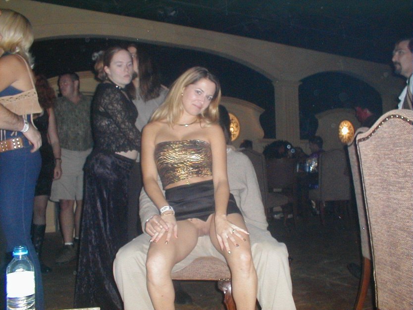 Без трусов накорпоротиве