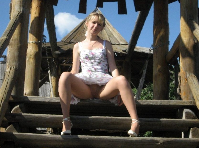 Сельские женщины без трусиков