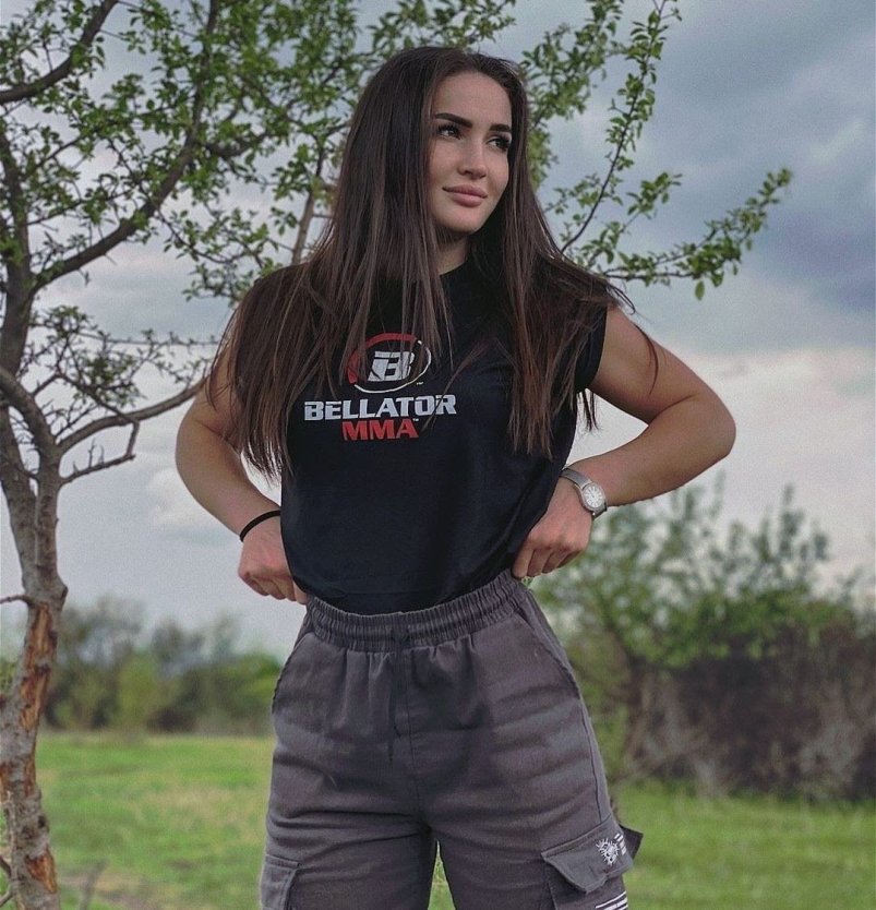 Боец Беллатор Диана Авсарагова