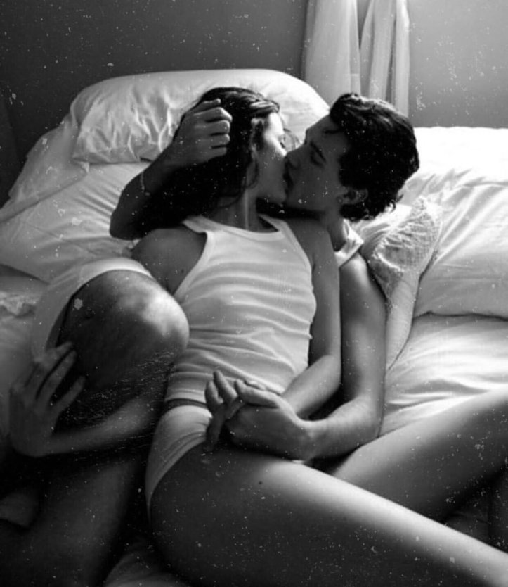 Объятия в постели