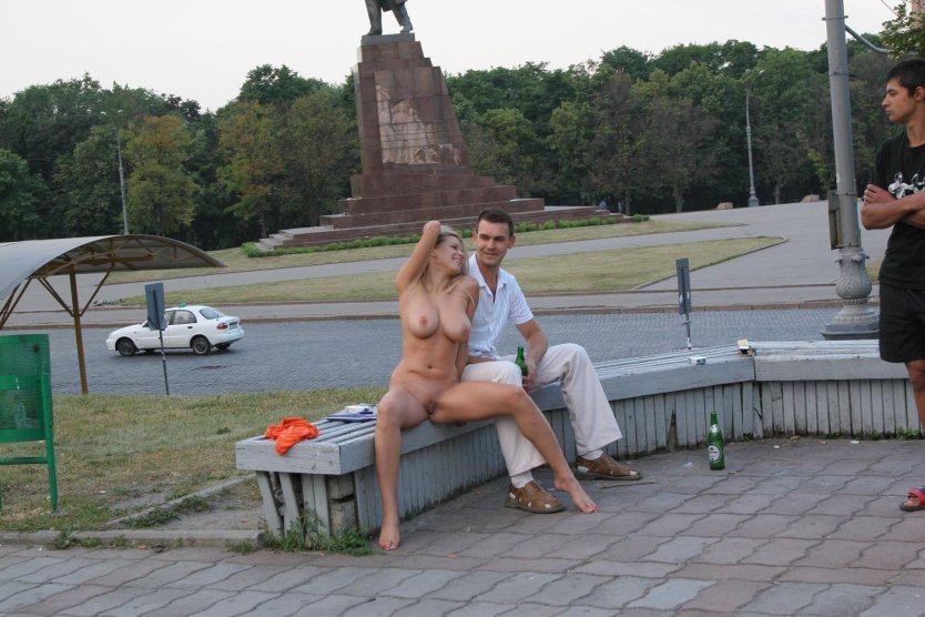 Голые в парке Горького